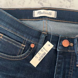 9inch high rise Petite 25 women’s Jeans in Larkspur wash.